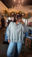 Load image into Gallery viewer, Basic Oversized Grey Sweatshirt