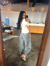 Load image into Gallery viewer, It Girl Tee