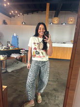 Load image into Gallery viewer, It Girl Tee