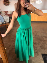 Load image into Gallery viewer, The Sway Strapless Midi - Kelly Green

