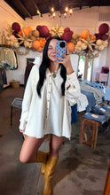 Load image into Gallery viewer, Oversized Vintage Button Up
