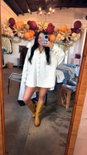 Load image into Gallery viewer, Oversized Vintage Button Up
