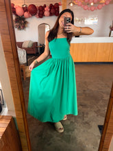 Load image into Gallery viewer, The Sway Strapless Midi - Kelly Green
