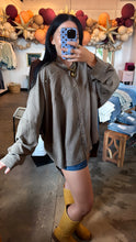 Load image into Gallery viewer, Oversized Vintage Button Up
