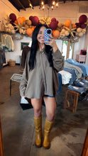 Load image into Gallery viewer, Oversized Vintage Button Up
